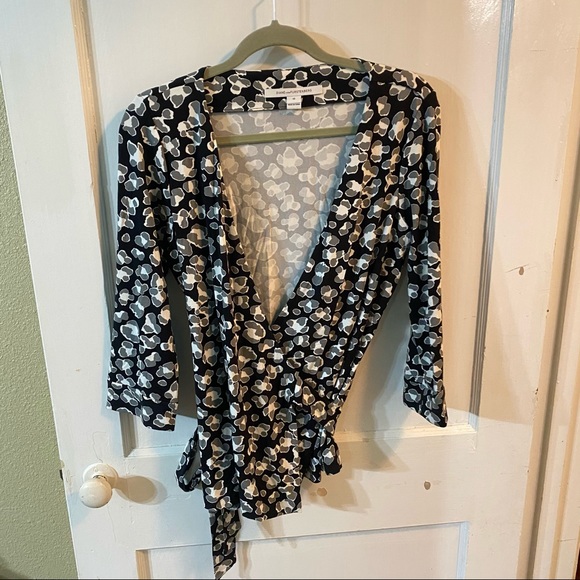 NWOT Diane Von Furstenberg wrap top - Picture 2 of 9